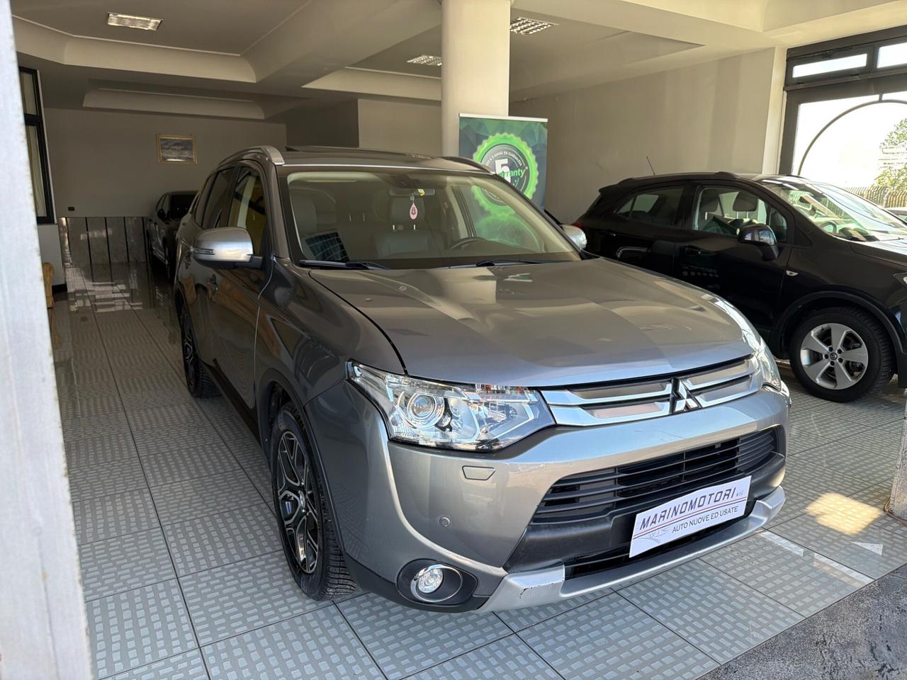 Mitsubishi Outlander 2.2 DI-D 4WD Instyle 7p. Con Tetto apribile