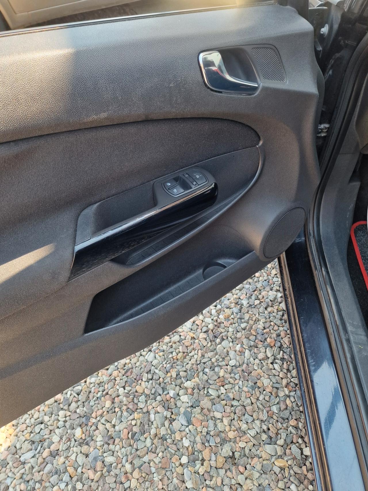 Opel Corsa 1.2 3 porte Sport
