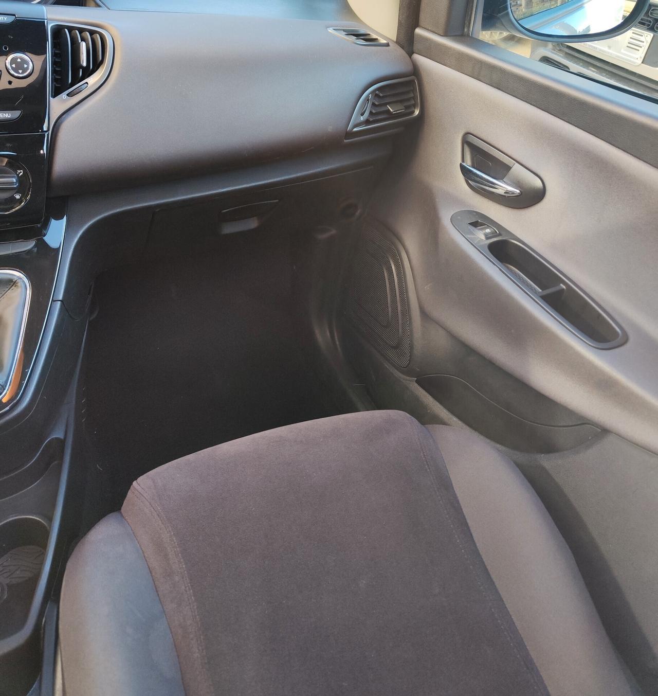 Lancia Ypsilon 1.2 69 CV 5 porte S&S Gold