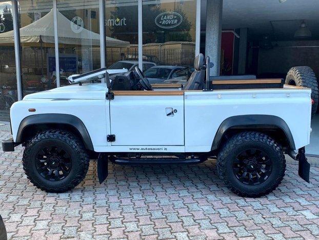 LAND ROVER Defender 90 2.2 TD4 Station Wagon