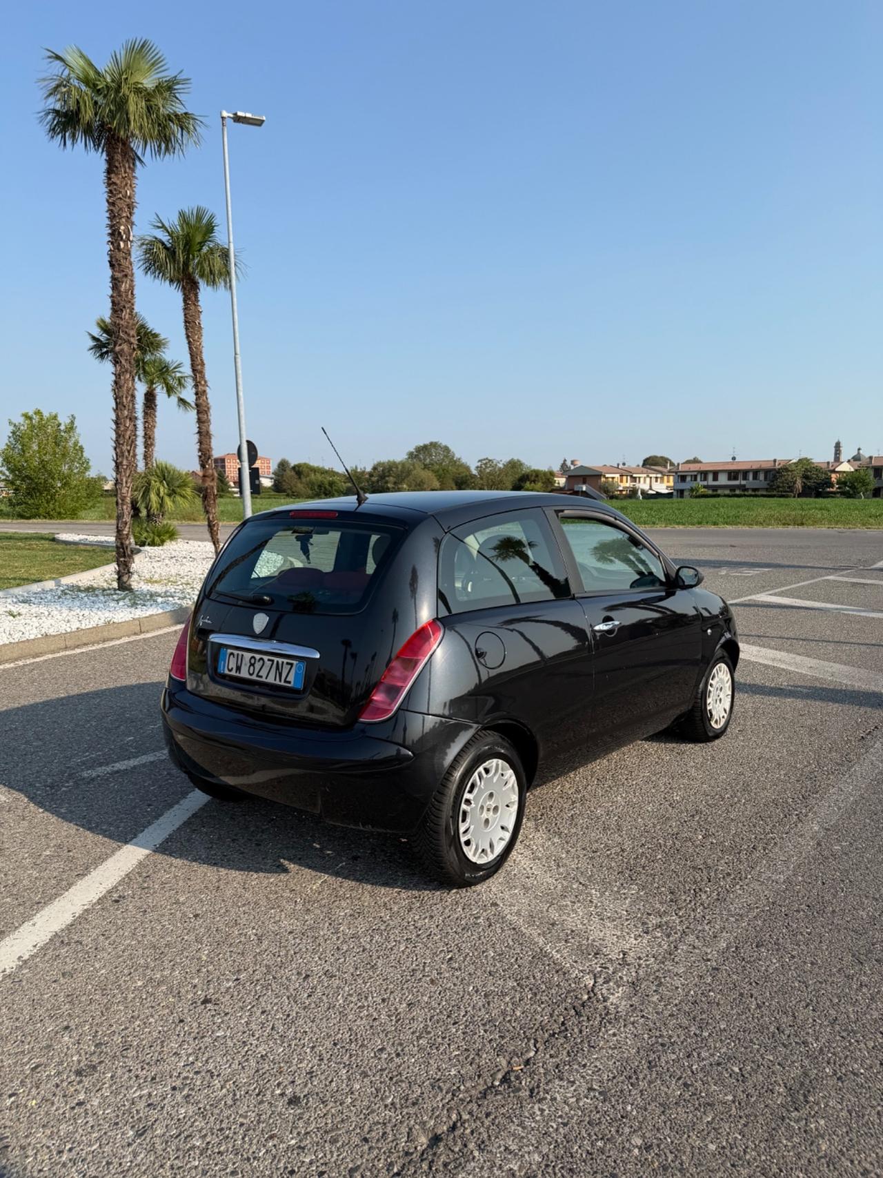 Lancia Ypsilon 1.2 16V Oro