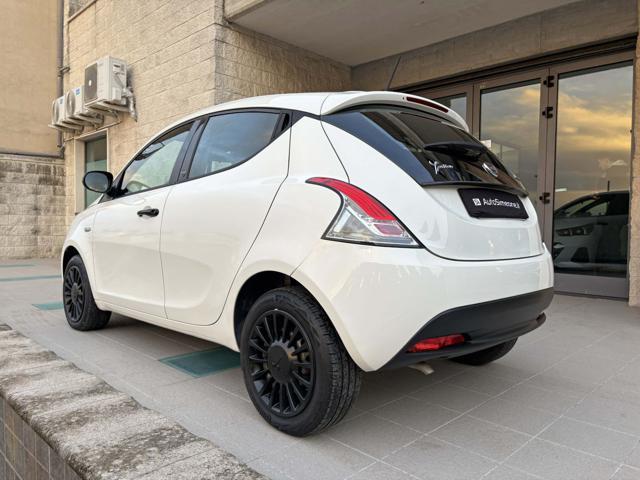 LANCIA Ypsilon 1.0 FireFly 5 porte S&S Hybrid Ecochic Silver.