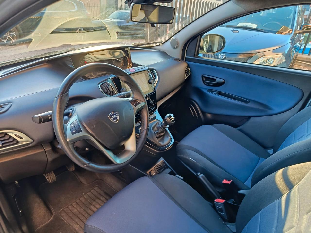 Lancia Ypsilon 1.0 FireFly 5 porte S&S Hybrid Platino