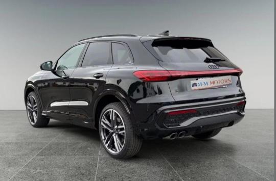 AUDI Q5 TDI q. 2x S line AHK Tech plus *AUTO SU ORDINAZIONE*