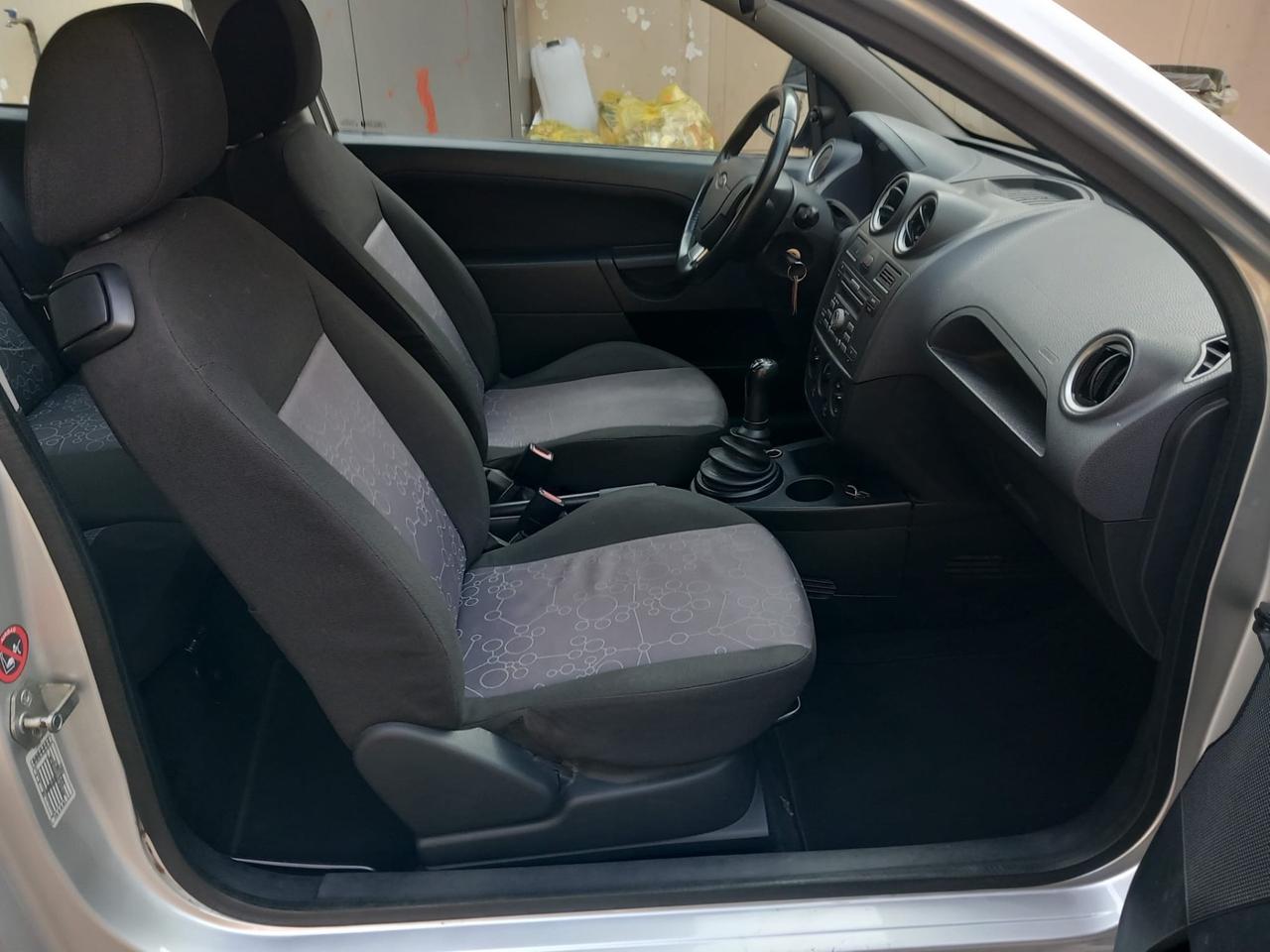 Ford Fiesta 1.4 16V 3p. Ghia