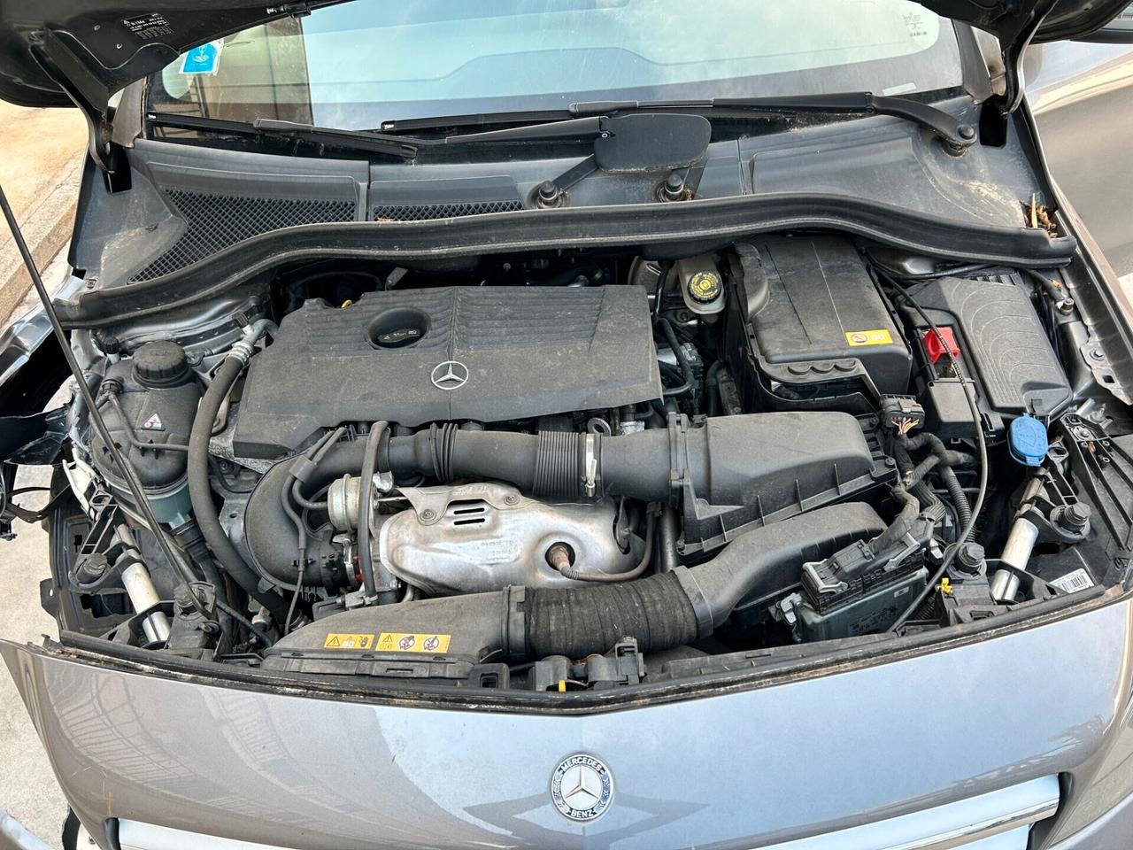 Mercedes-benz B 200 NGD - 2014 Incidentata