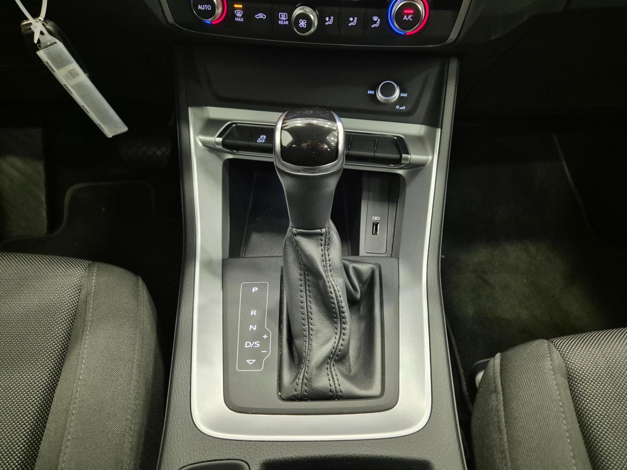 Audi Q3 35 2.0 tdi Business s-tronic - Cruise/Lim - Sens. Park.