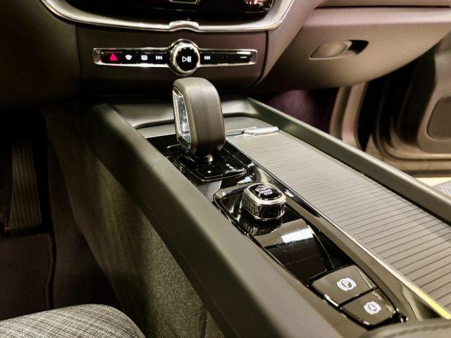 VOLVO XC60 B4 (d) automatico Core UNIPRO - CERTIFICATA