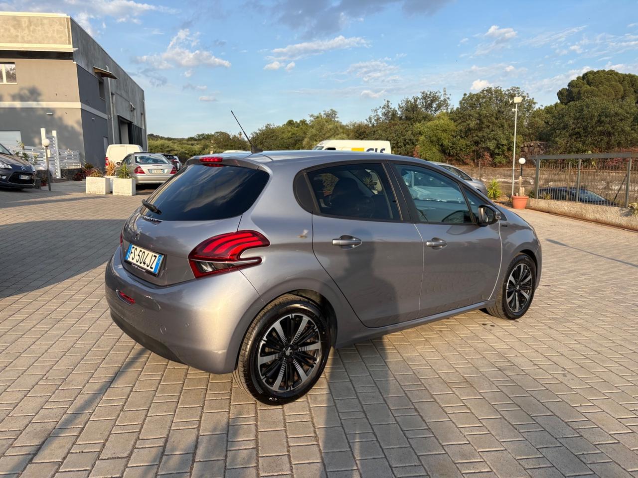 Peugeot 208 PureTech 82 5p. GPL SIGNATURE