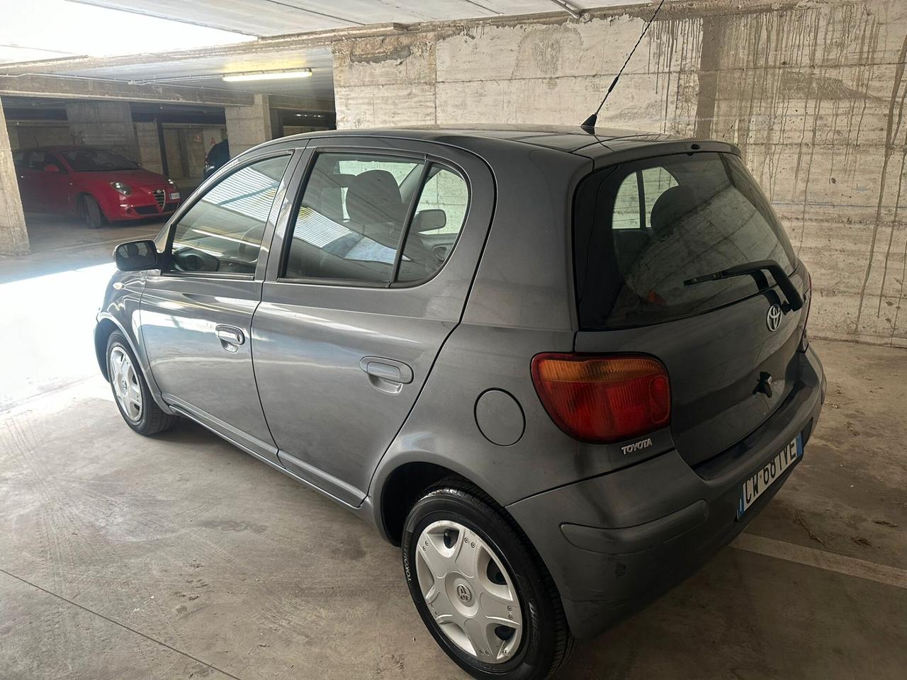 Toyota Yaris 1.0i 16V cat 5 porte Sol