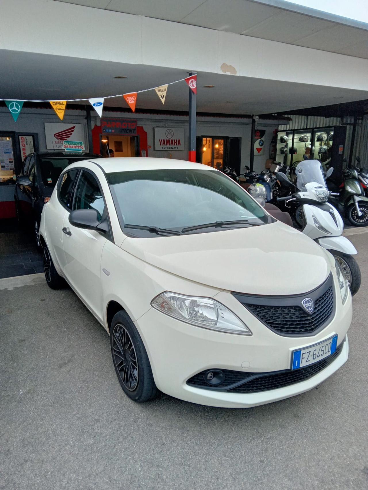 Lancia Ypsilon 1.2 69 CV 5 porte GPL Ecochic Black and Noir