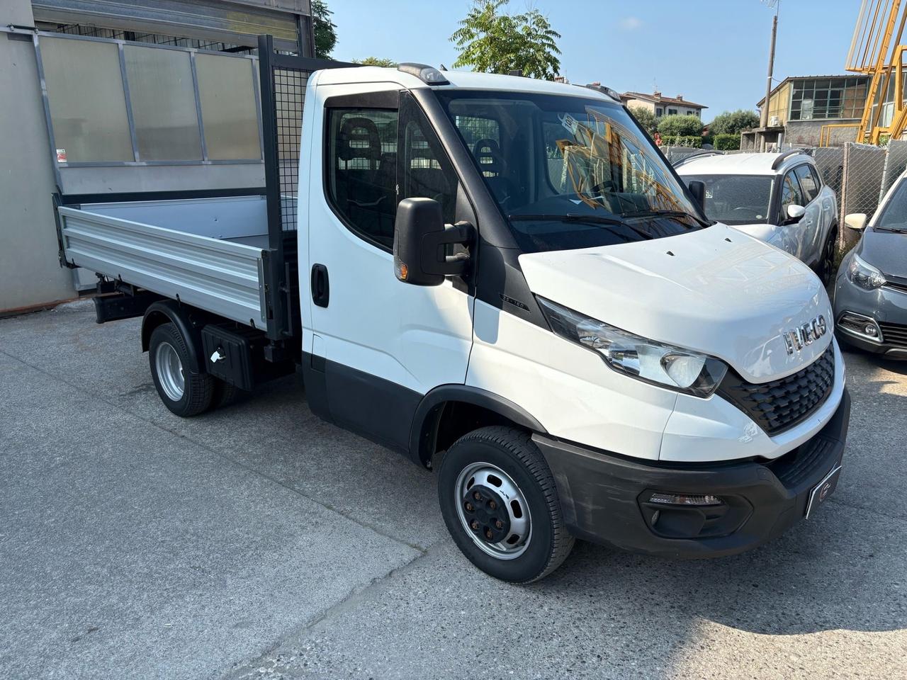 Iveco dayli ribaltabile trilaterale