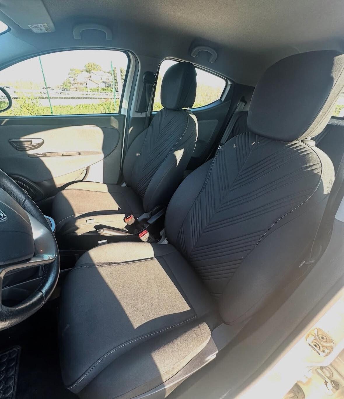 Lancia Ypsilon 1.0 FireFly 5 porte S&S Hybrid Ecochic Silver