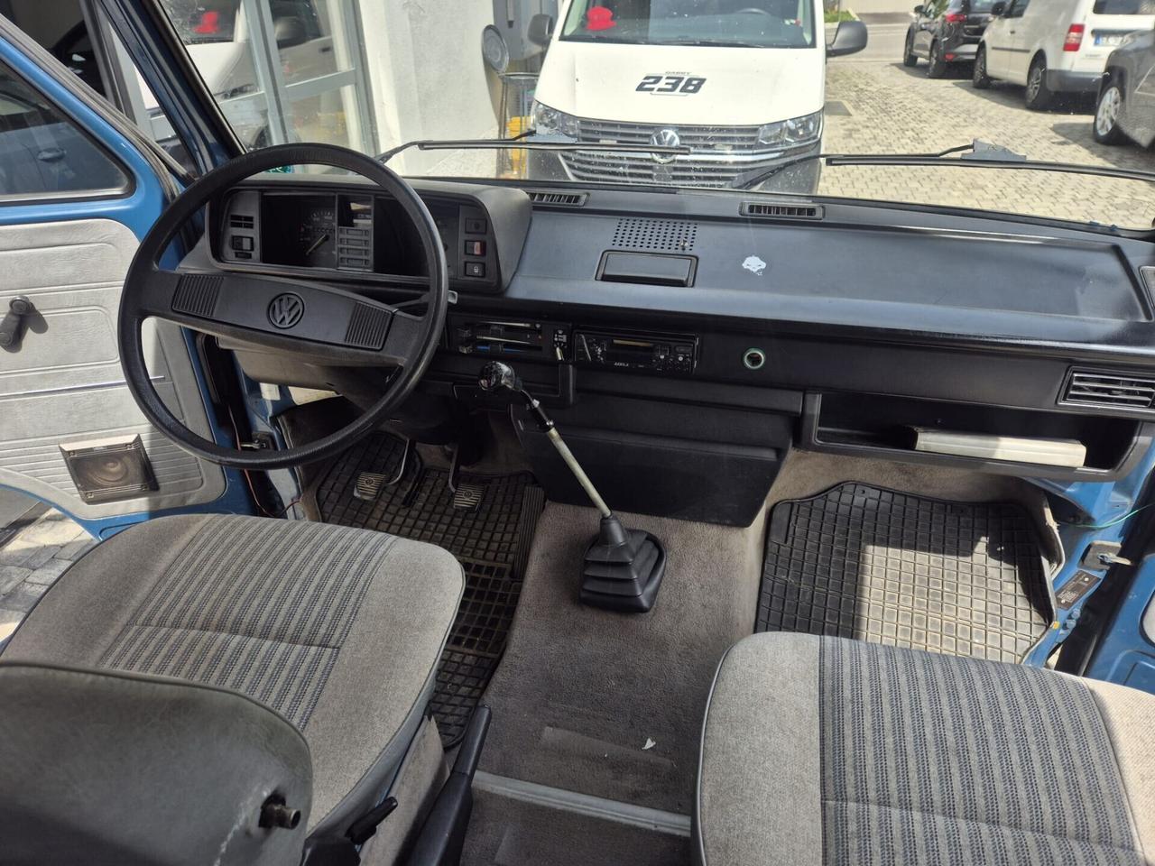 Volkswagen T3 MULTIVAN - 6 POSTI