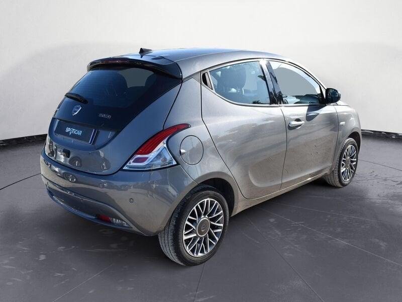 Lancia Ypsilon 1.0 FireFly 5 porte S&S Hybrid Platino