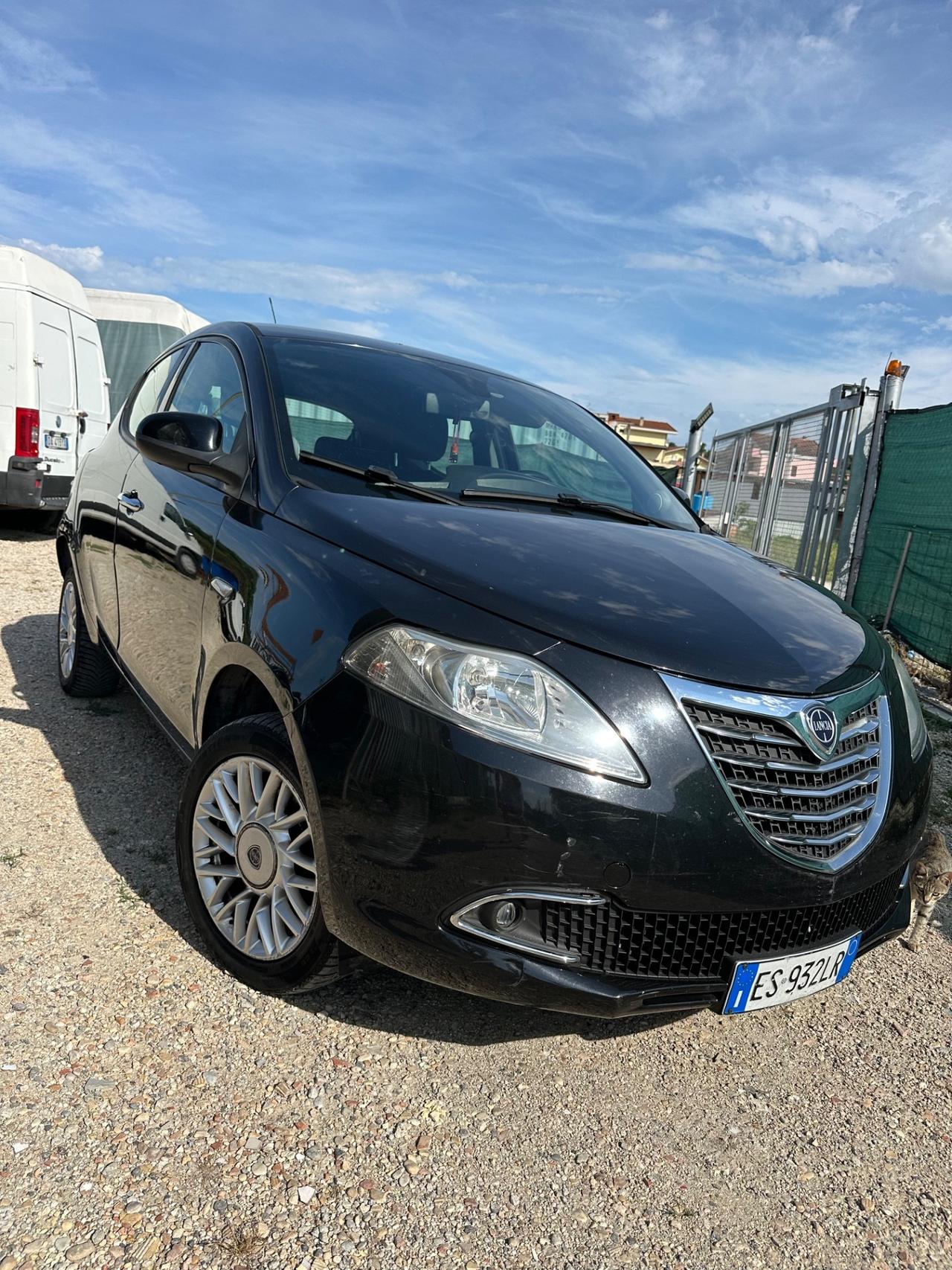 Lancia Ypsilon 1.2 69 CV 5 porte GPL Ecochic Silver