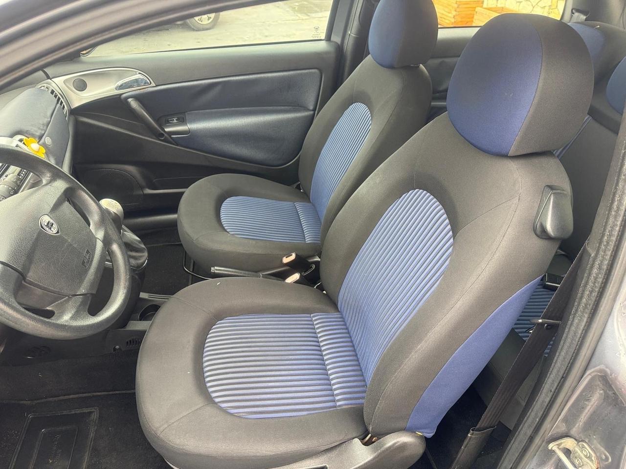 Lancia Ypsilon 1.3 MJT 75 CV Platino