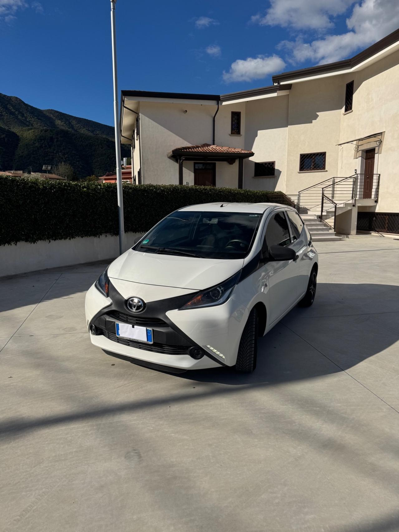 Toyota Aygo 1.0 VVT-i 69 CV 5 porte x-cite TSS MMT