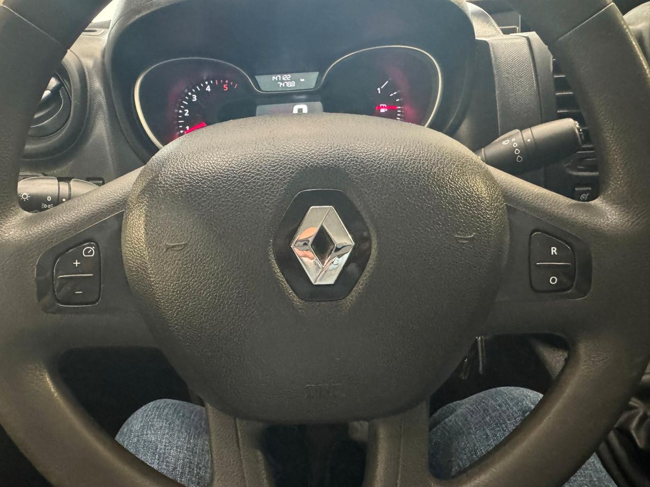 RENAULT TRAFIC 6 POSTI