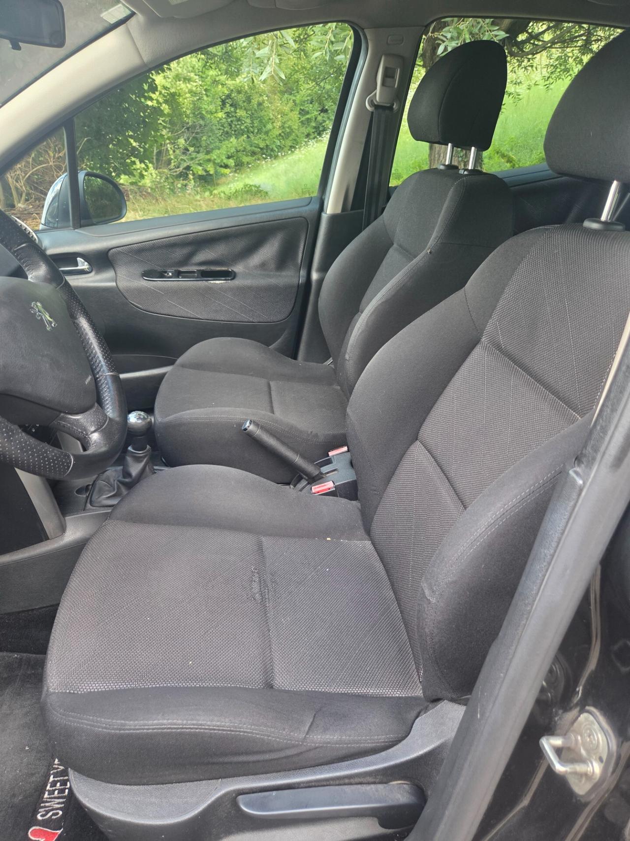 Peugeot 207 1.6 HDi 90CV 5 porte