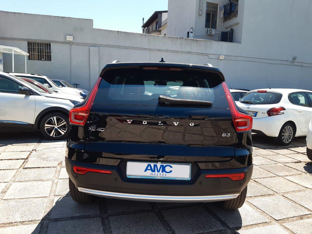 Volvo XC40 2.0 b3 Plus Black Edition auto