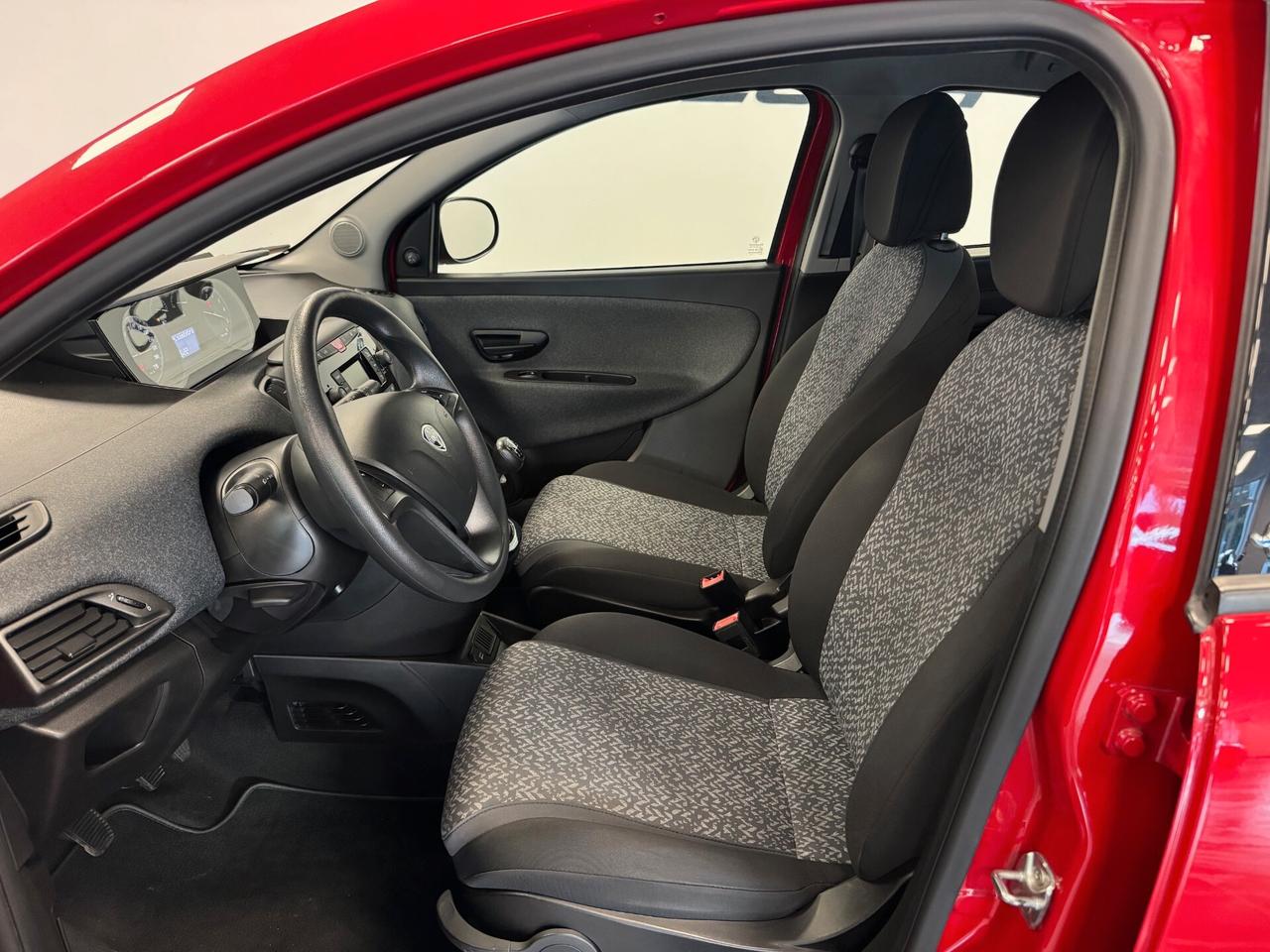 Lancia Ypsilon 1.2 69 CV 5 porte Elefantino 63.000 KM NEOPATENTATI