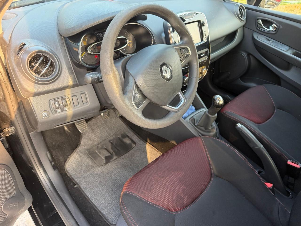 Renault Clio 1.2 75CV 5 porte Costume National neopatentati