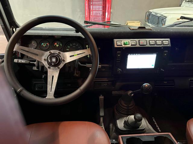LAND ROVER Defender 110 2.5 Td5 cat S.W. SE