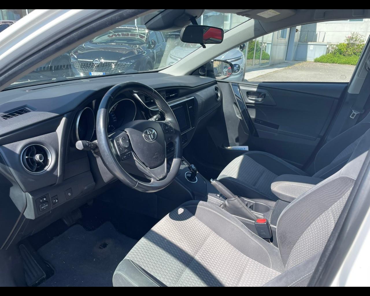 TOYOTA Auris Touring Sports 1.8h Lounge cvt my17