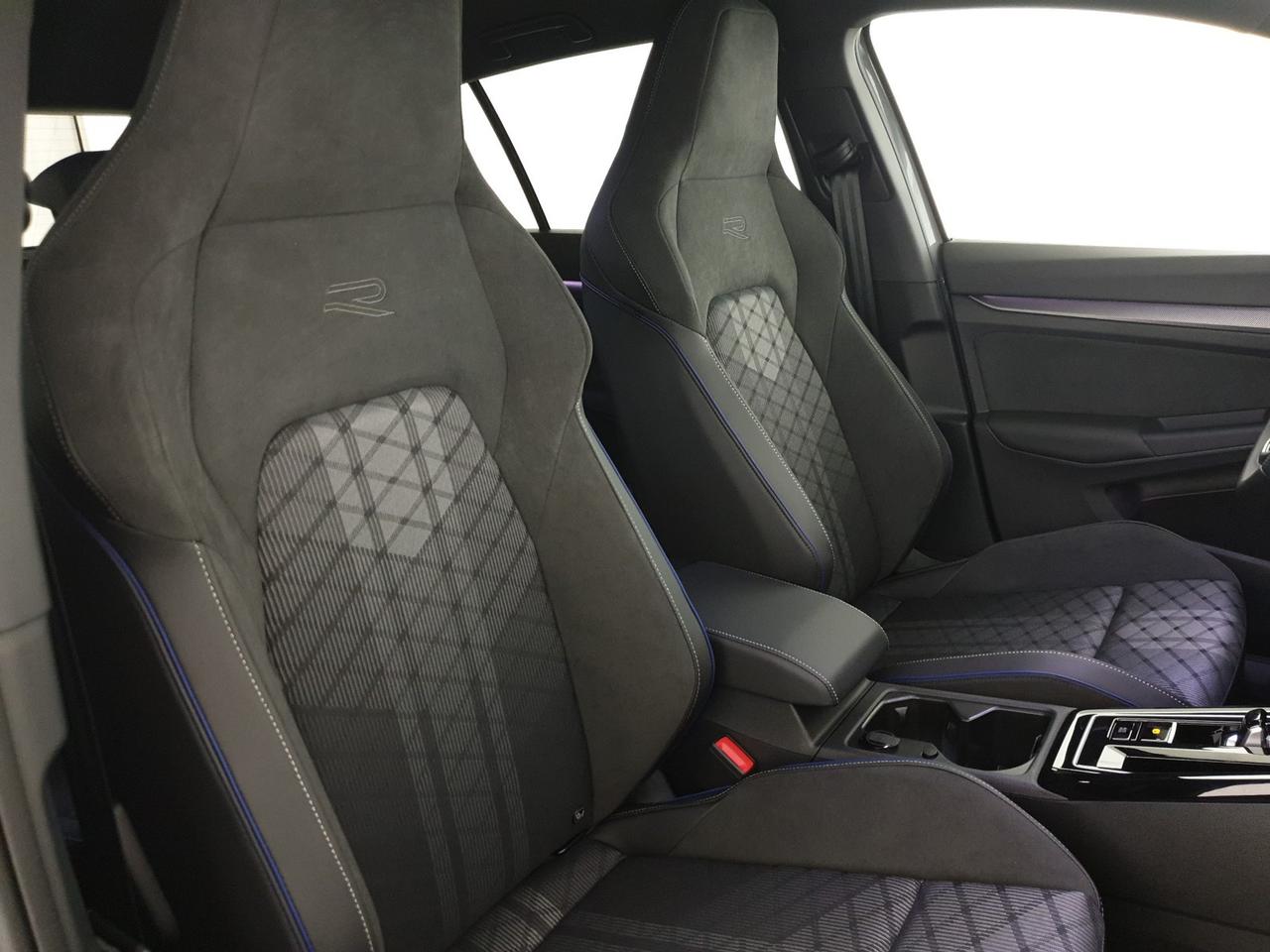 Volkswagen Golf 2.0 tdi r-line plus 150cv dsg