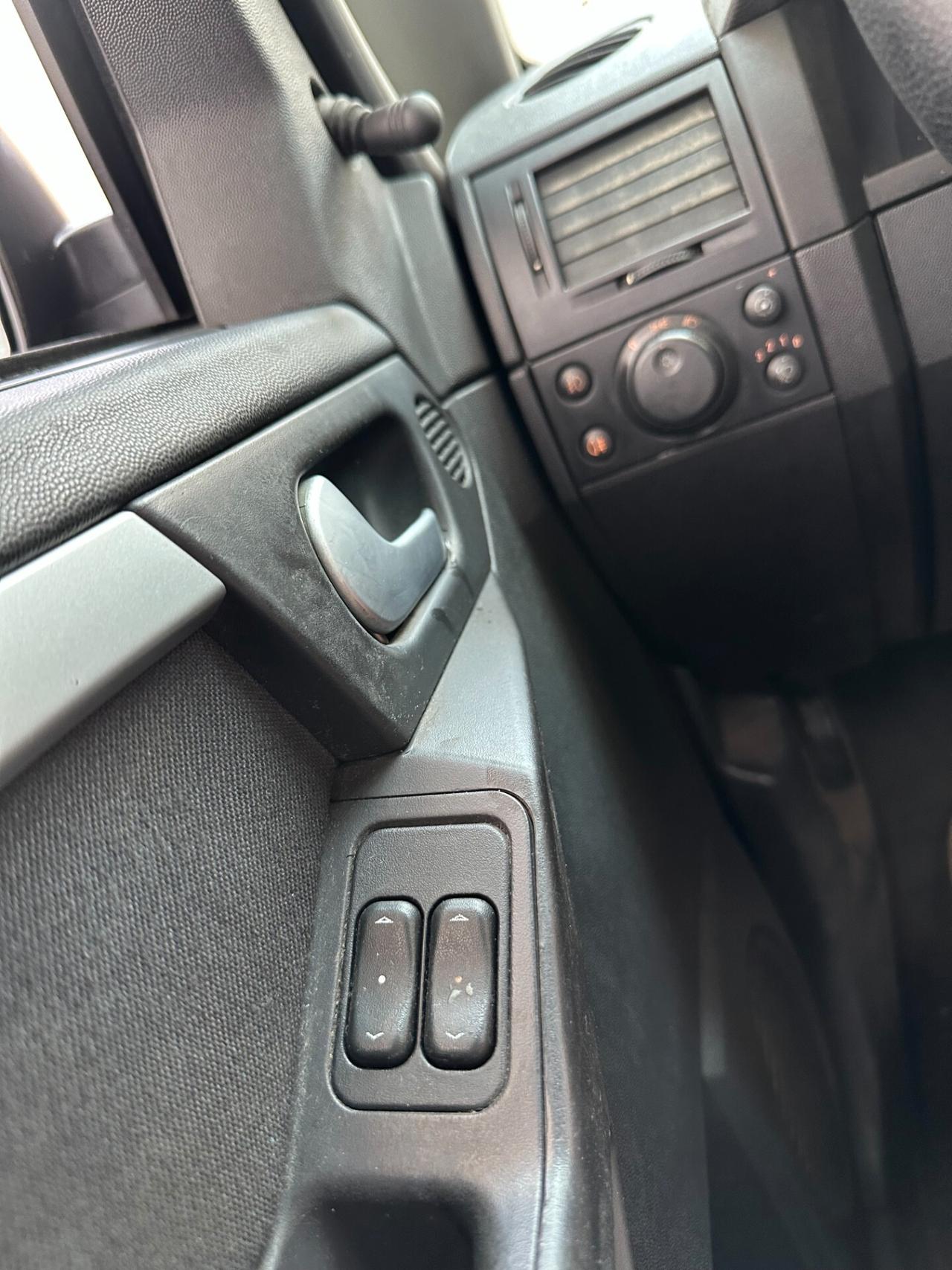 Opel Meriva 1.4 Benz (Euro 4), spaziosa e ben funzionante