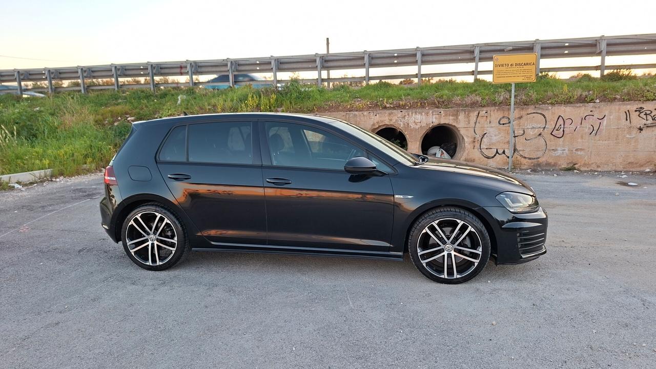 Volkswagen Golf 2.0 TDI 5p. 4MOTION Highline BlueMotion Tech.