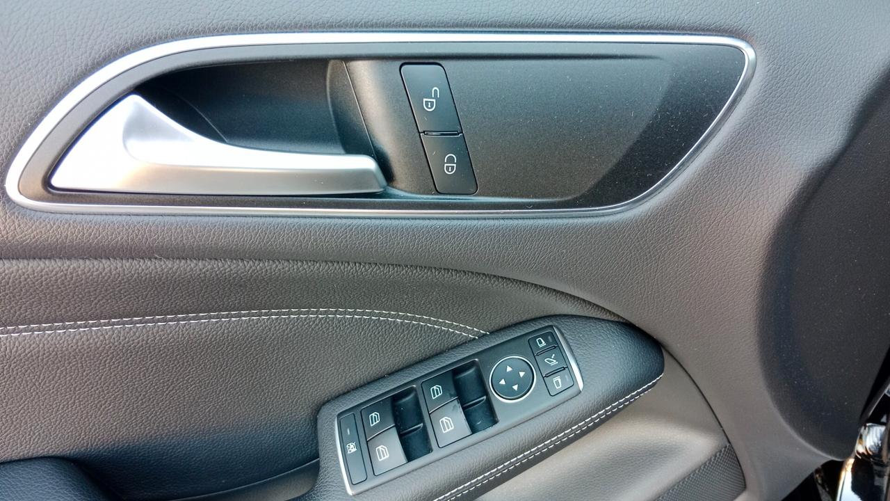 Mercedes-benz B 200 Premium - PERMUTE