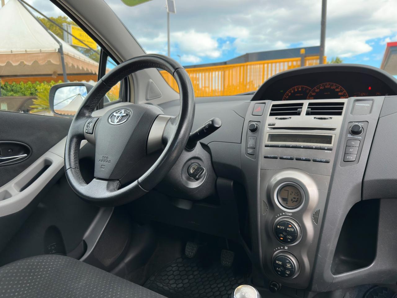 TOYOTA Yaris 1.0 5 porte Sol