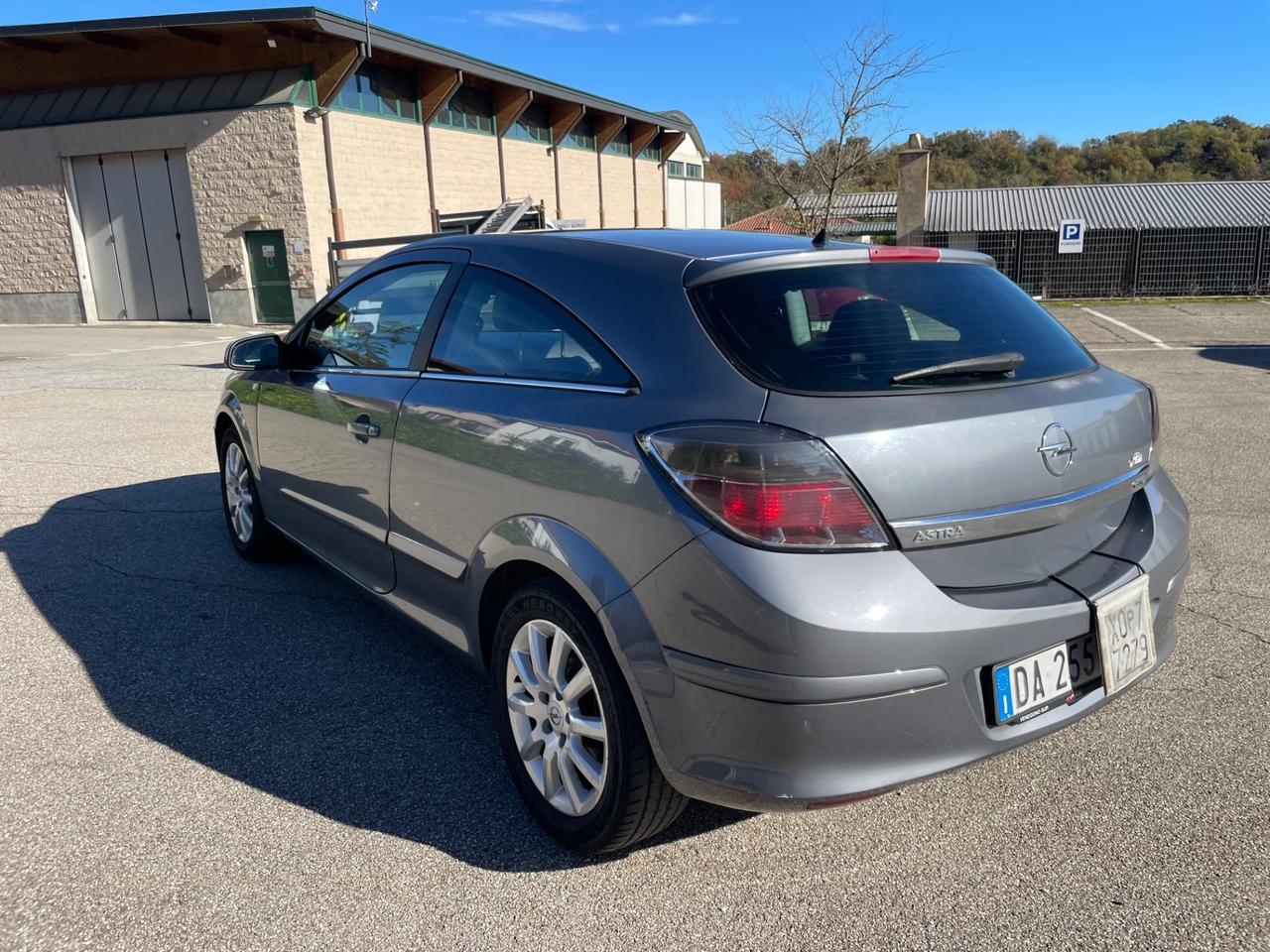 Opel Astra GTC 1.7 CDTI