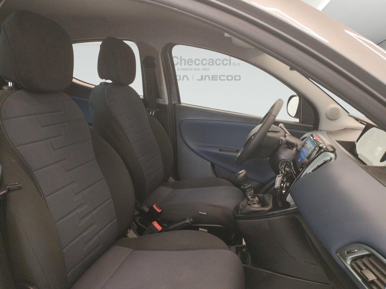 Lancia Ypsilon 1.0 FireFly 5 porte S&S Hybrid Silver