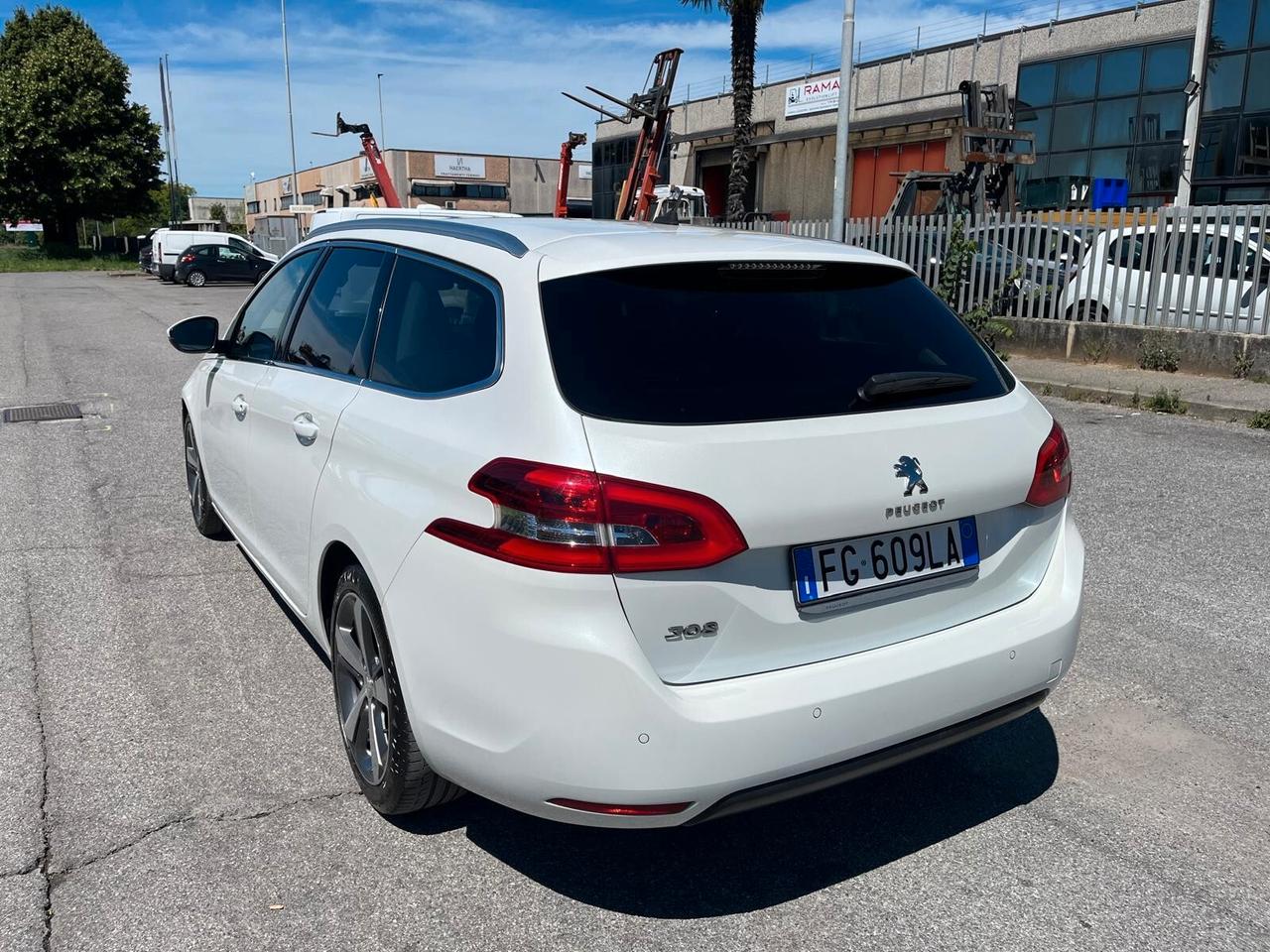 Peugeot 308 BlueHDi 120 S&S EAT6 SW Allure