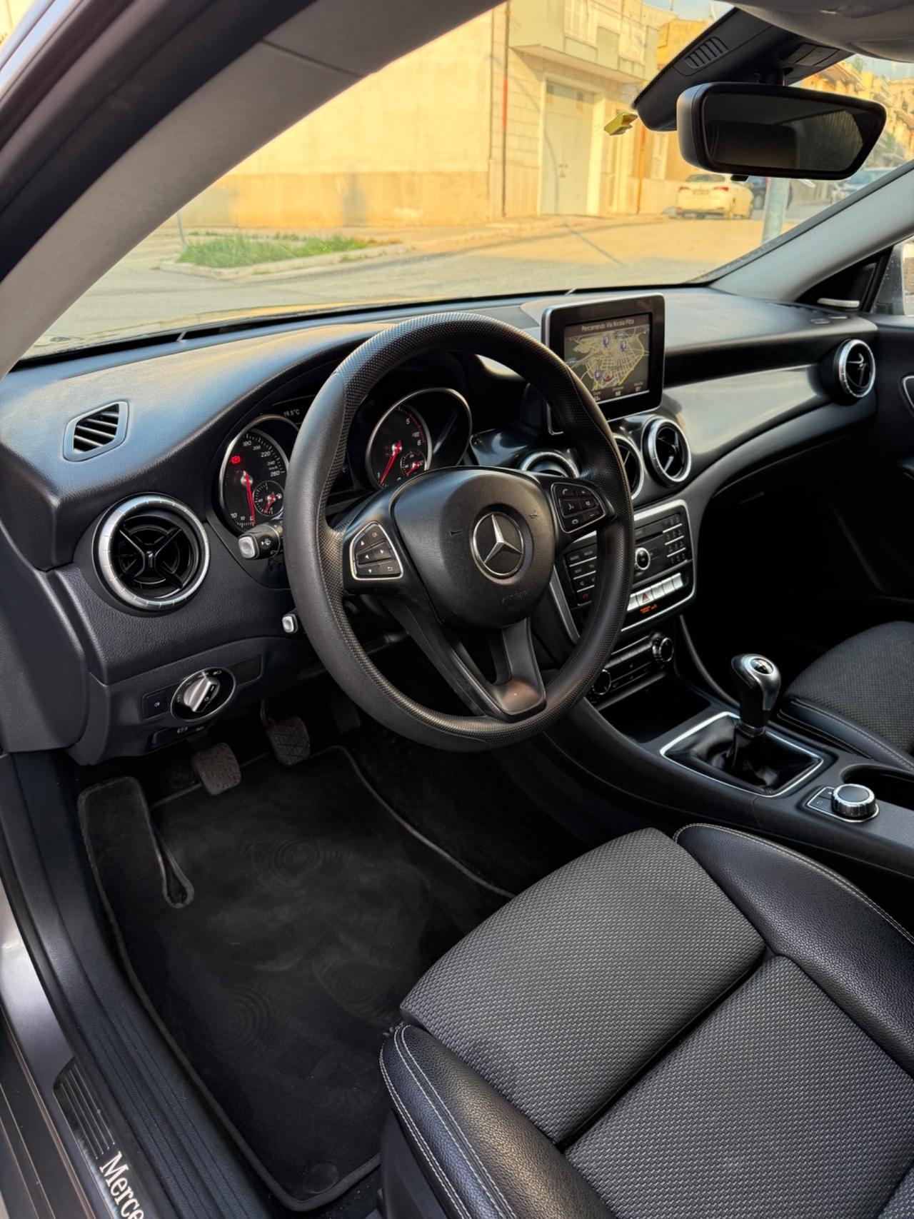 Mercedes-benz CLA 180 d Premium