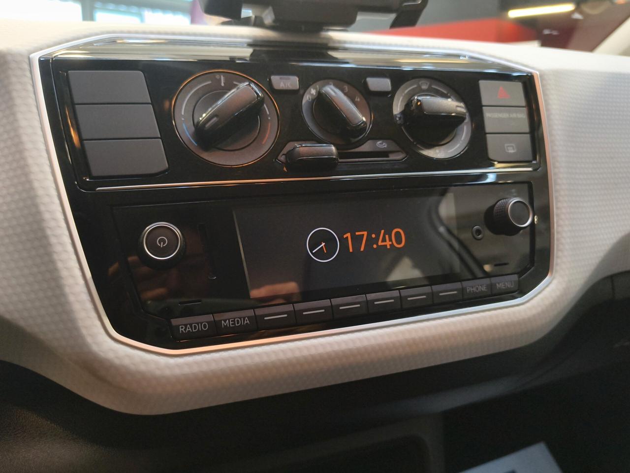 Volkswagen up! 1.0 5p. take solo 19.000 km