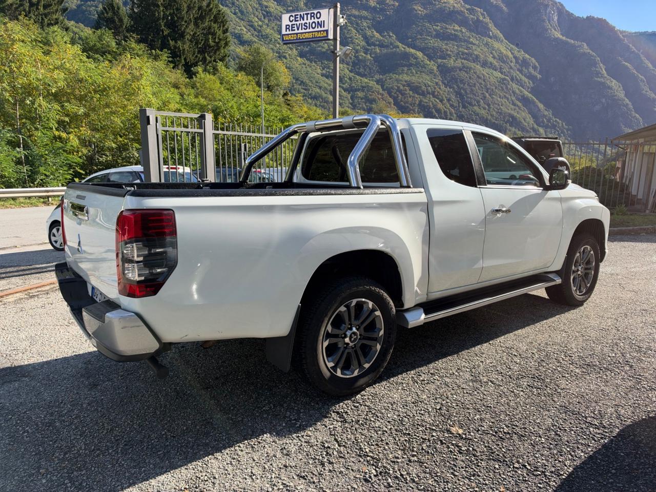 Mitsubishi L200 2.3 D Club Cab 4x4 Super Select Intense