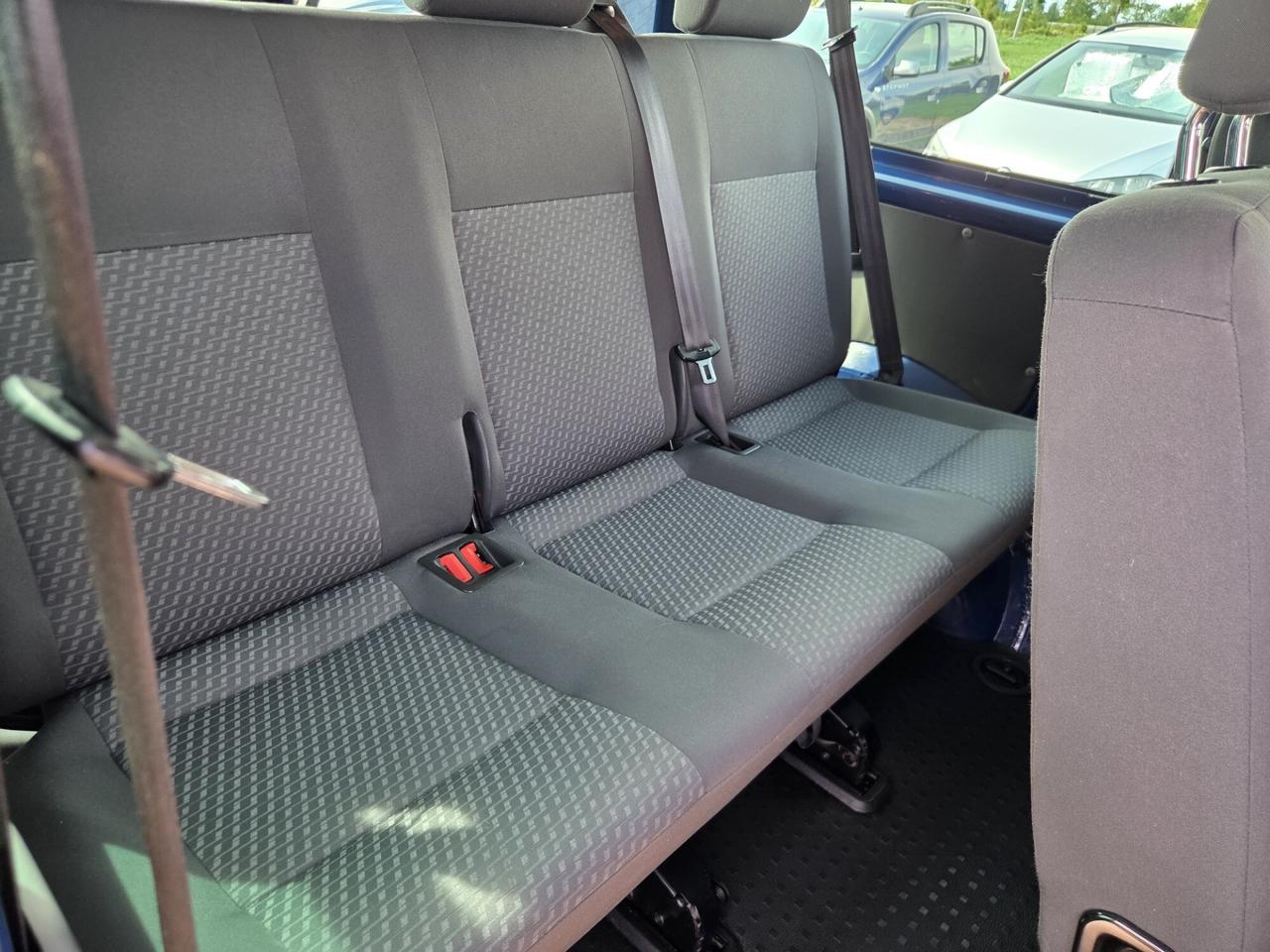 VENDIAMO VOLKSWAGEN T5 TRANSPORTER 9 POSTI 2.0TDI