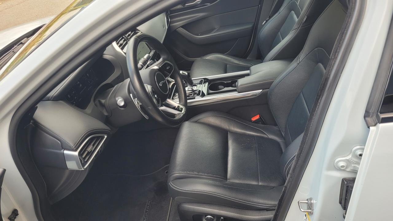 Jaguar XE 2.0 D 204 CV AWD 4X4 Dynamic Black