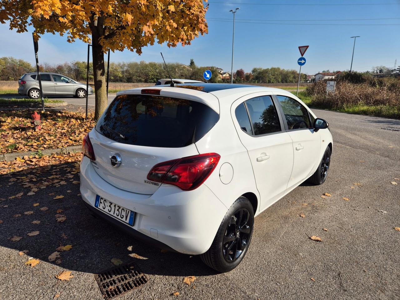 Opel Corsa 1.4 90CV GPL Tech 5 porte Black Edition NEOPATENTATI