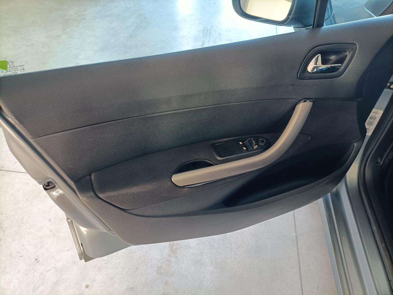 Peugeot 308 1.6 8V HDi 112CV SW Premium 02/2011