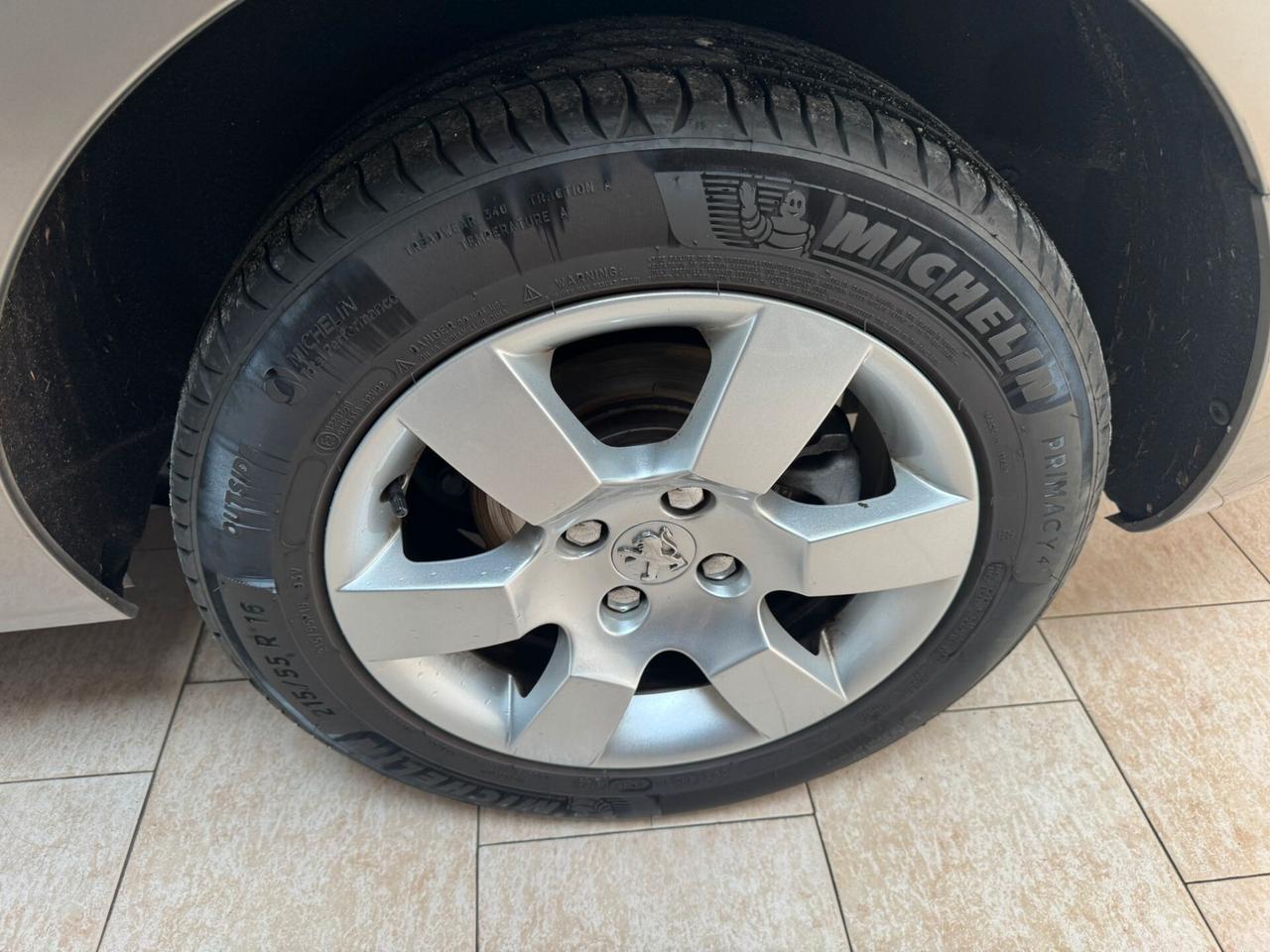 Peugeot 5008 2.0 HDi 150CV Business