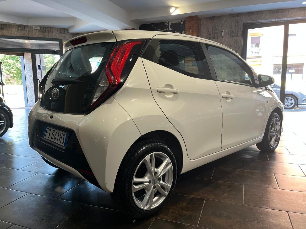 Toyota Aygo 1.0 VVT-i 72 CV 5 porte x-play