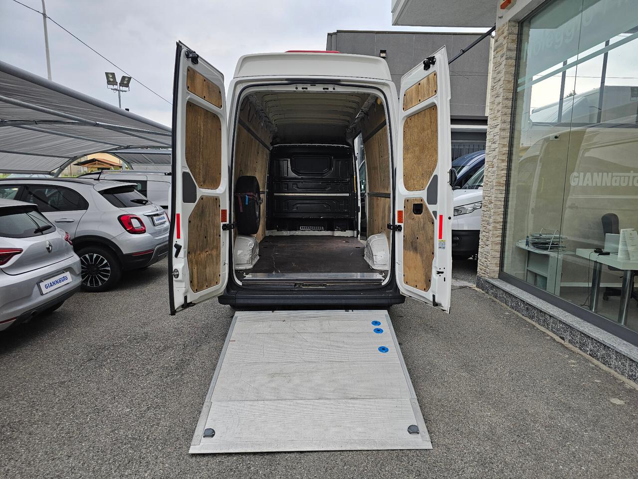 Volkswagen Crafter 35 2.0 BiTDI 177CV PL-TA CON PEDANA