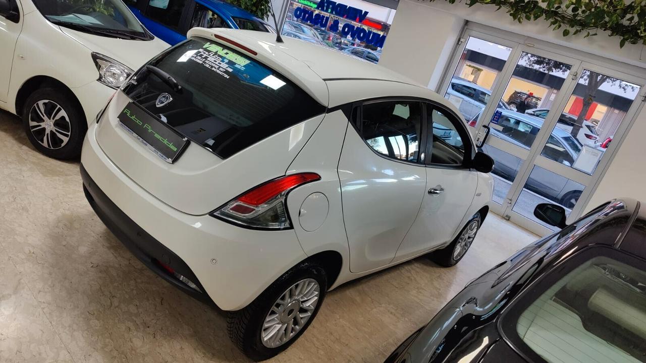 Lancia Ypsilon 0.9 TwinAir 85 CV 5 Porte Metano Ecochic Gold