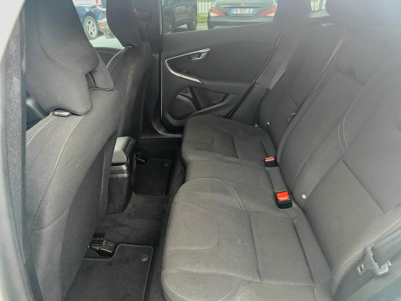 Volvo V40 D2 R-design Momentum