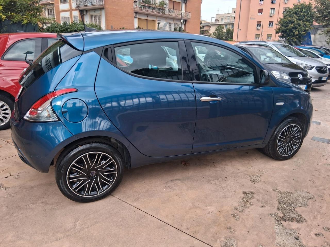 Lancia Ypsilon 1.0 FireFly 5 porte S&S Hybrid Ecochic A. Ferretti